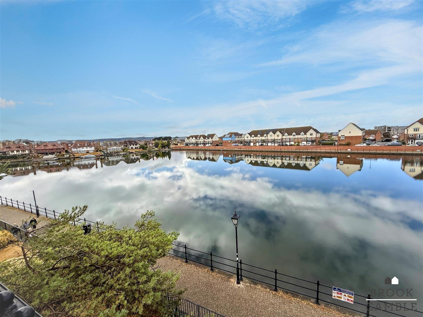 1 Bedroom Apartment. Long Beach View in Eastbourne, East Sussex 2